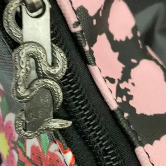 Ed Hardy Black and Pink Shoulder Bag with dust cover - Picture 4 of 6